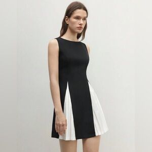 SHEIN Contrasting Women Mini Dress Black and White. Pleated, A-line, Size 8
NWOT